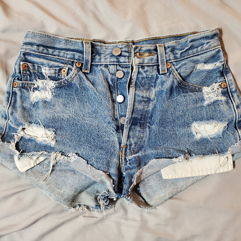 Petros Vintage Levi's distressed 501xx cut off denim - Picture 9 of 11